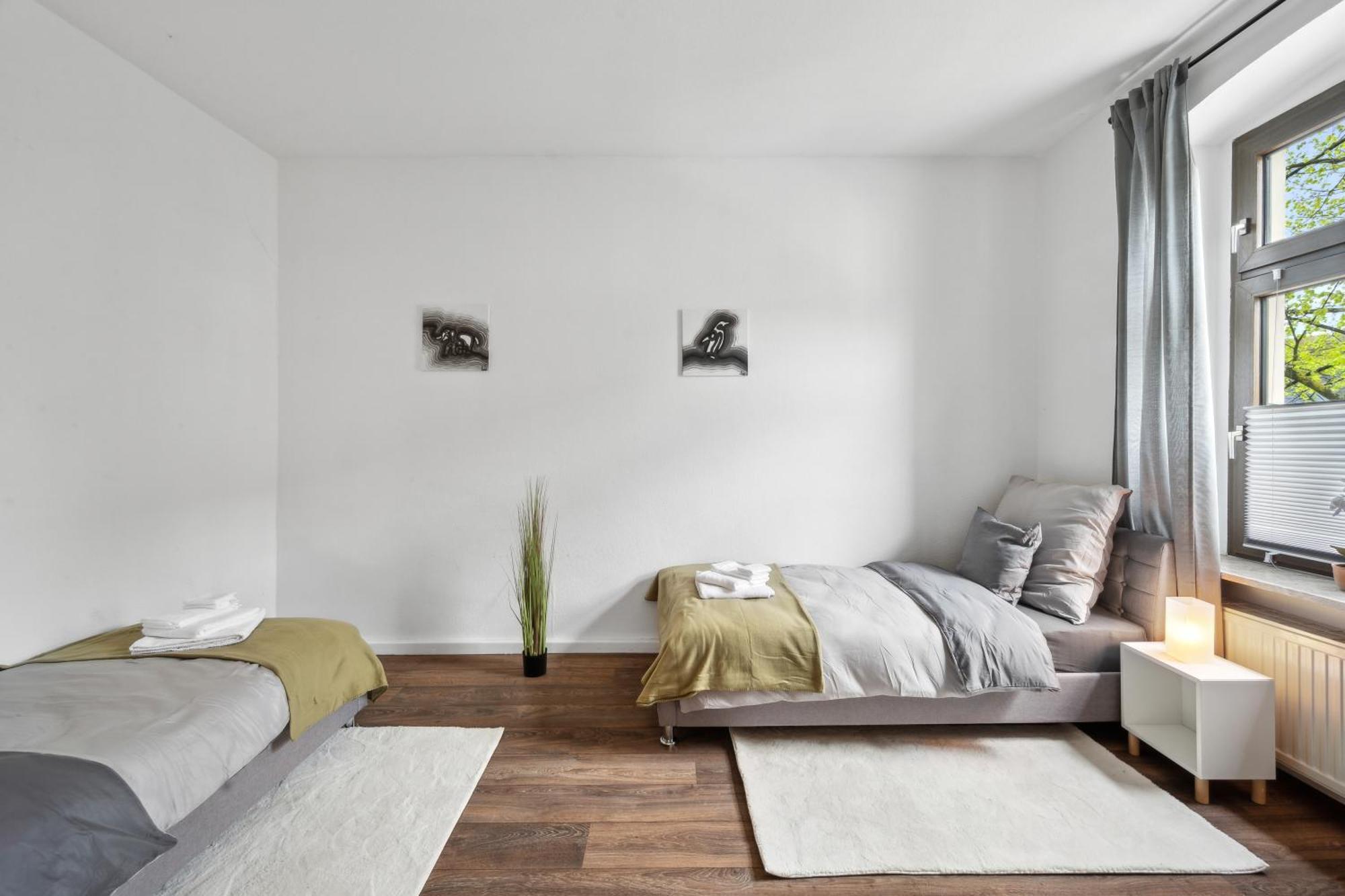 Wupper Home Ii, Top Lage Ideal Fuer Geschaeftsleute, Monteure, Familien, 3 Zimmer, Flachbild-Tv Вупертал Екстериор снимка