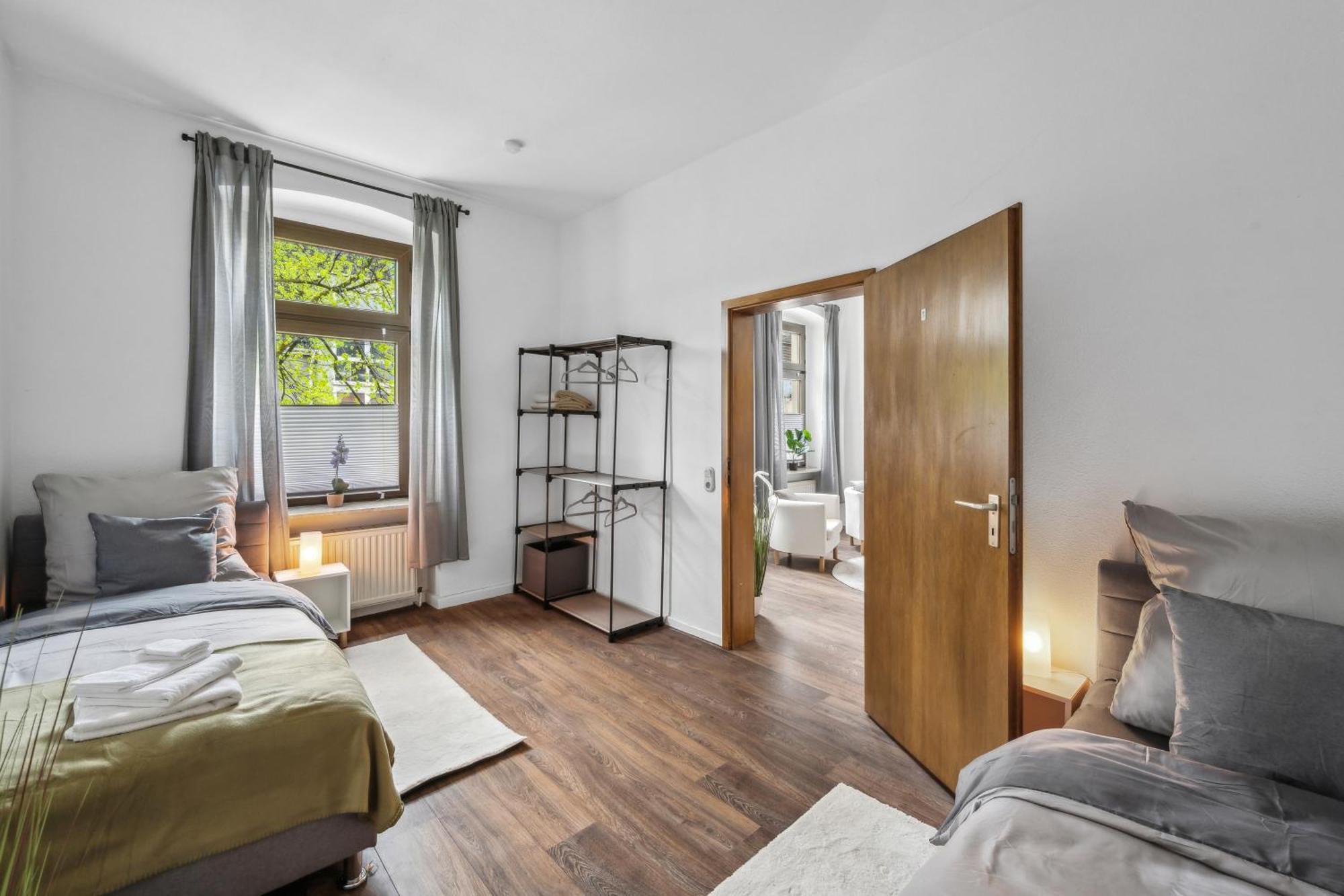 Wupper Home Ii, Top Lage Ideal Fuer Geschaeftsleute, Monteure, Familien, 3 Zimmer, Flachbild-Tv Вупертал Екстериор снимка