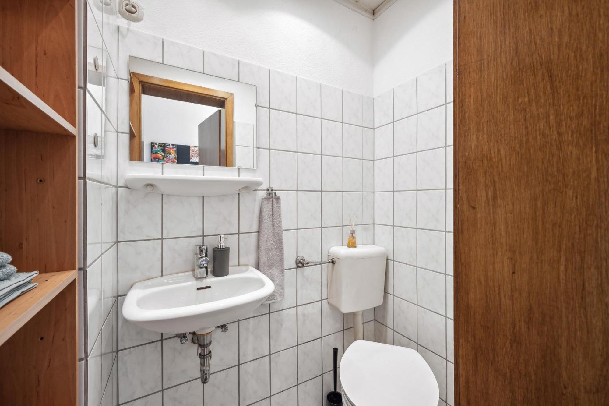 Wupper Home Ii, Top Lage Ideal Fuer Geschaeftsleute, Monteure, Familien, 3 Zimmer, Flachbild-Tv Вупертал Екстериор снимка