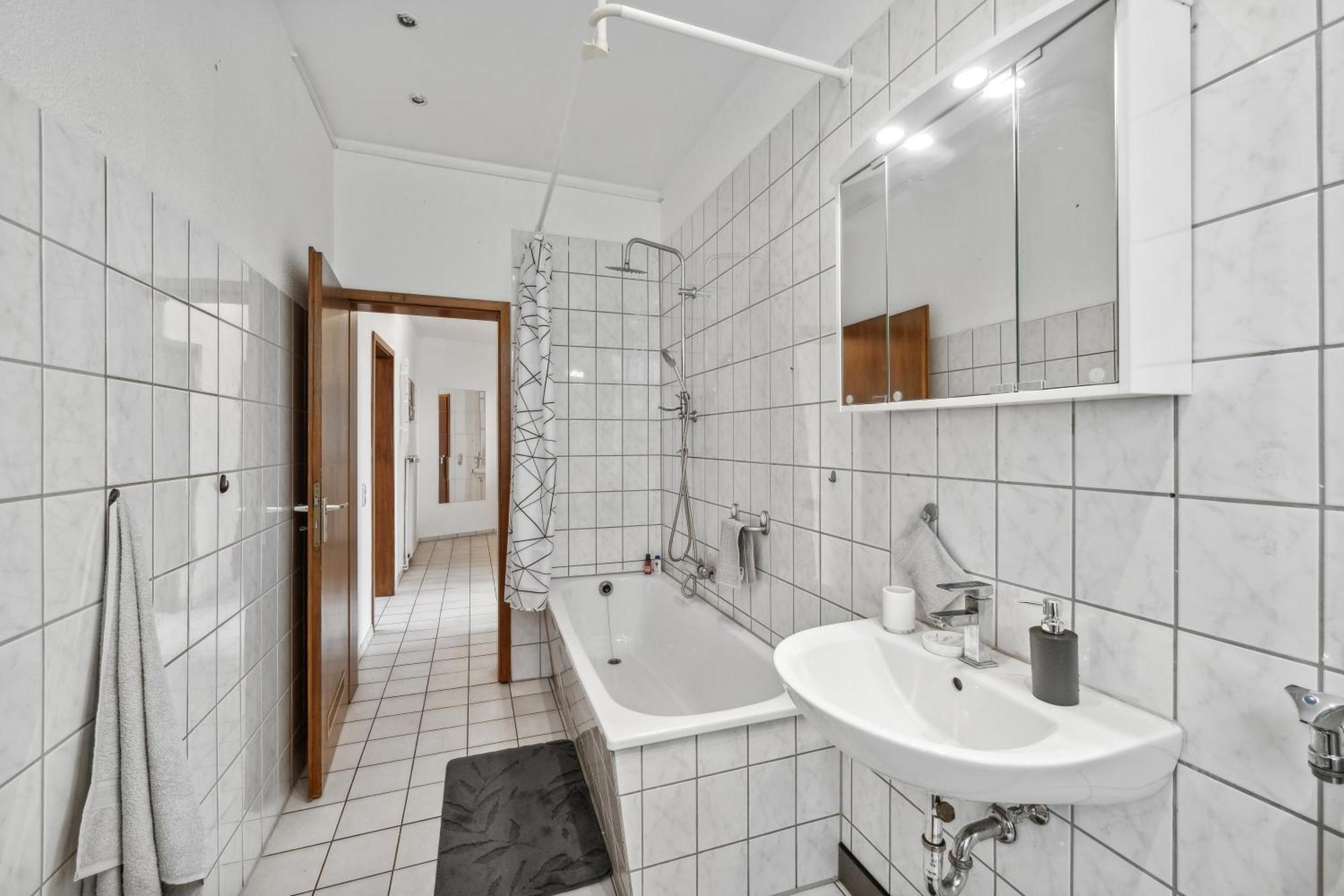 Wupper Home Ii, Top Lage Ideal Fuer Geschaeftsleute, Monteure, Familien, 3 Zimmer, Flachbild-Tv Вупертал Екстериор снимка